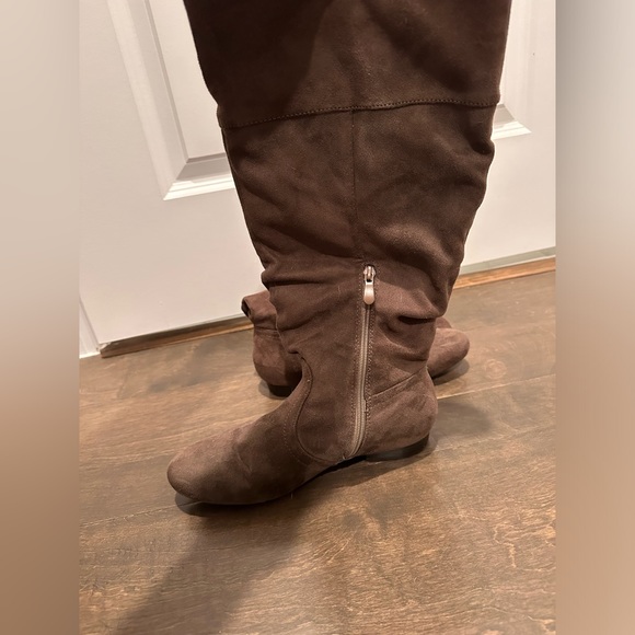 Brown boots - Picture 2 of 8